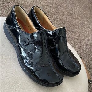 Womens size 9 Clarks Black Loafers Patent Leather Slip-Ons.   Great condition